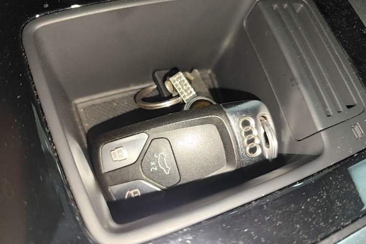 Used Audi Q5L 2022 40T Fashionable and Dynamic Model Vehicle Key