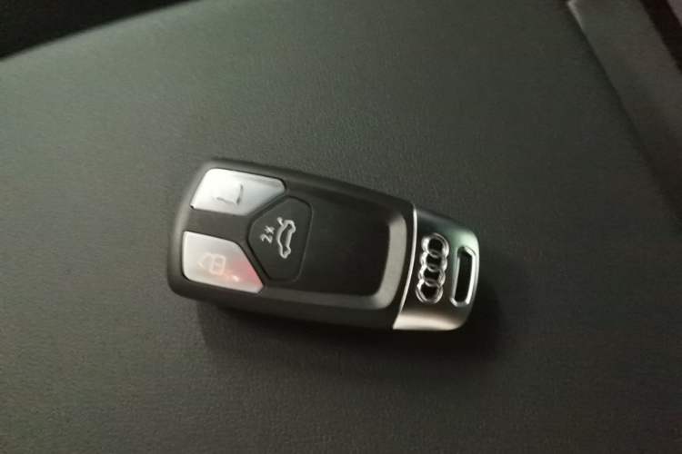 Used Audi Q5L 2022 Updated Version 45T Luxury Prestige Edition Vehicle Key