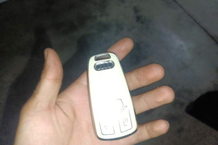 Used Audi Q5L 2022 40T Fashionable and Dynamic Model Vehicle Key