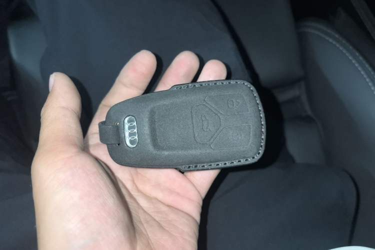 Used Audi Q5L 2022 Updated 45T Luxury Dynamic Version Vehicle Key