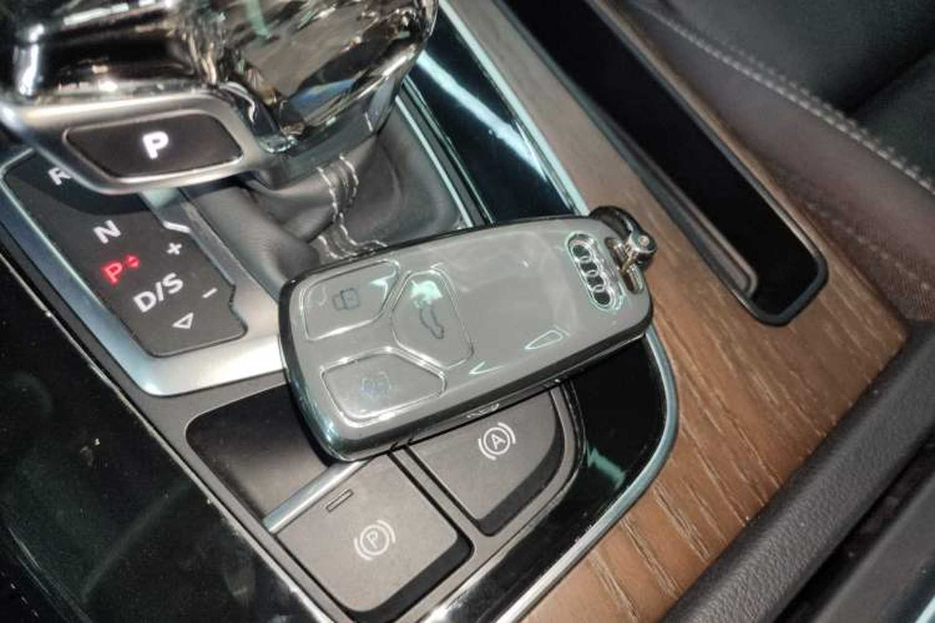 Used Audi Q5L 2022 Updated 45T Luxury Dynamic Version Vehicle Key