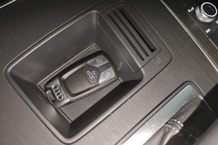 Used Audi Q5L 2022 Updated Version 40T Luxury Elegant Edition Vehicle Key