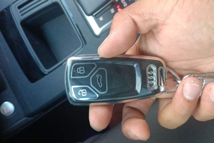 Used Audi Q5L 2022 40T Fashionable and Dynamic Model Vehicle Key