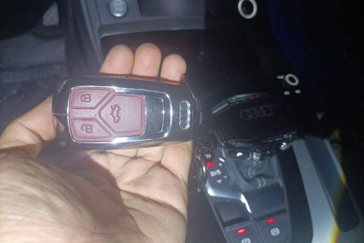 Used Audi Q5L 2022 40T Fashionable and Dynamic Model Vehicle Key