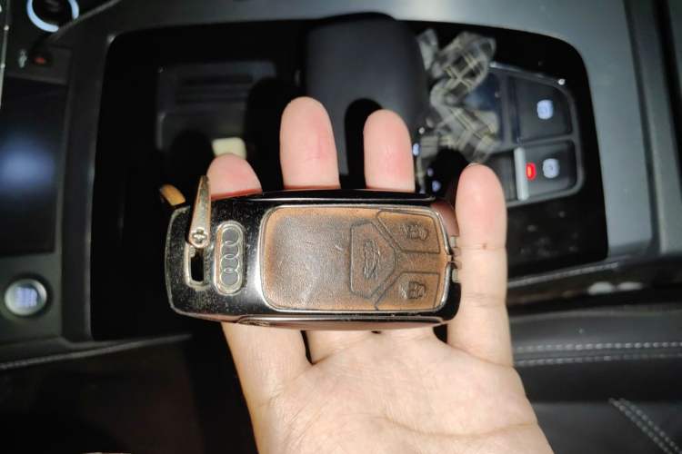 Used Audi Q5L 2022 40T Fashionable and Dynamic Model Vehicle Key