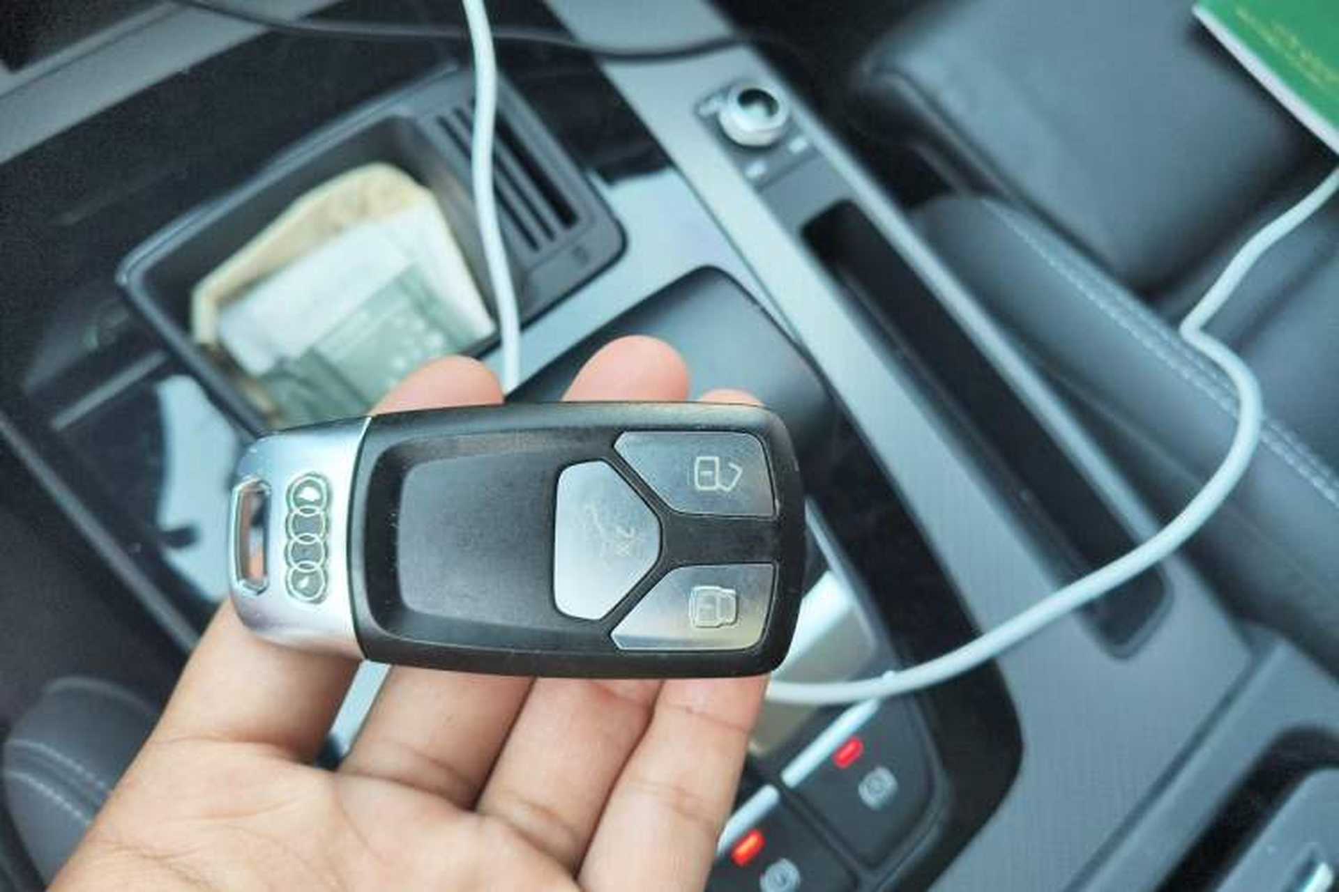 Used Audi Q5L 2022 40T Fashionable and Dynamic Model Vehicle Key