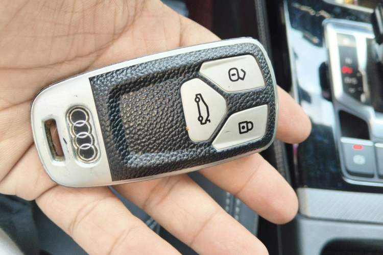 Used Audi Q5L 2022 40T Luxury Dynamic Model Vehicle Key