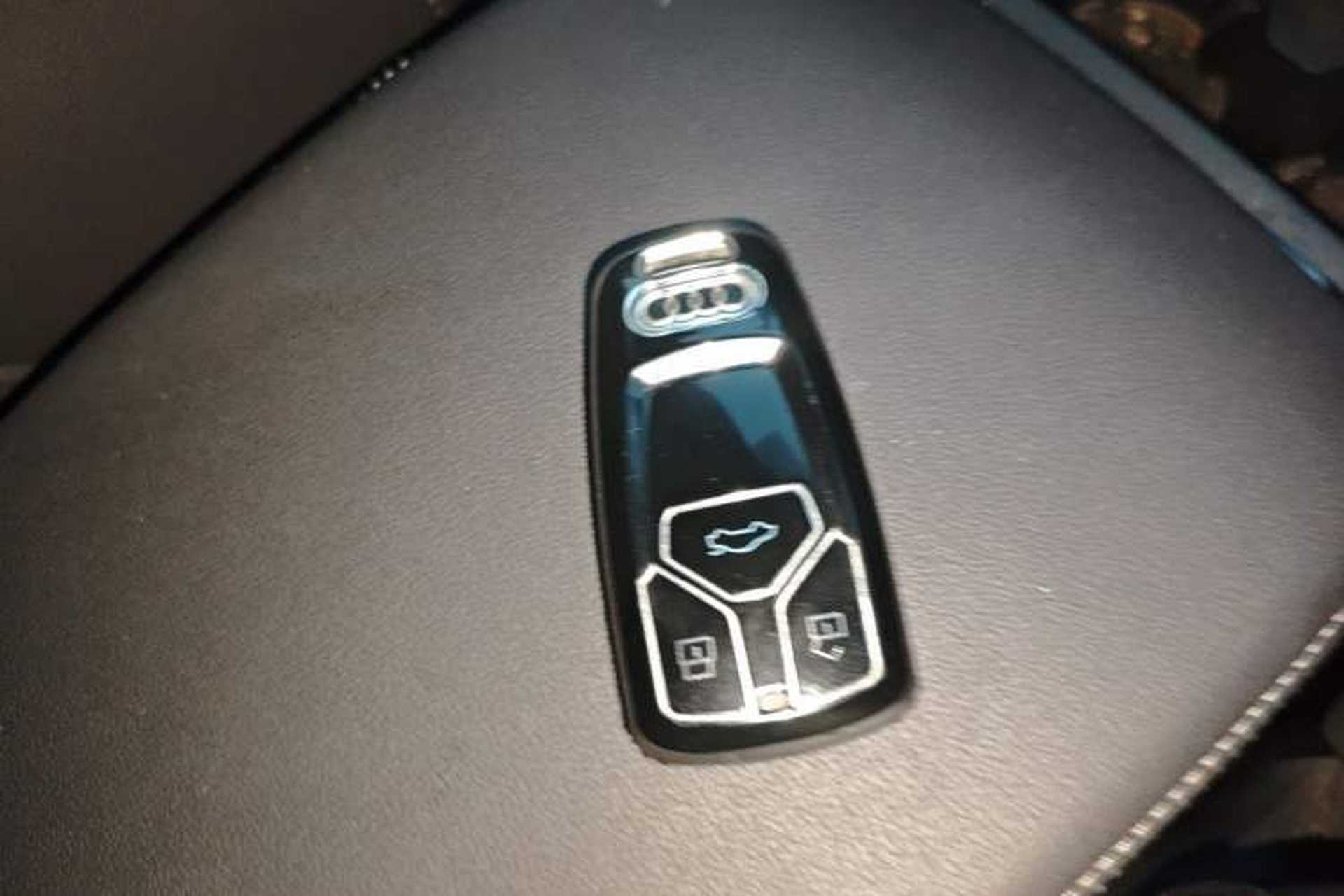 Used Audi Q5L 2022 Updated 40T Luxury Dynamic Edition Vehicle Key