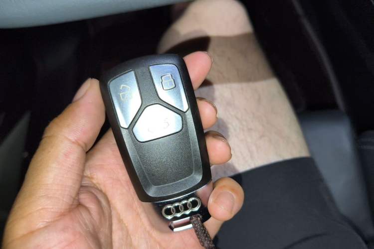 Used Audi Q5L 2022 Updated 45T Luxury Dynamic Version Vehicle Key