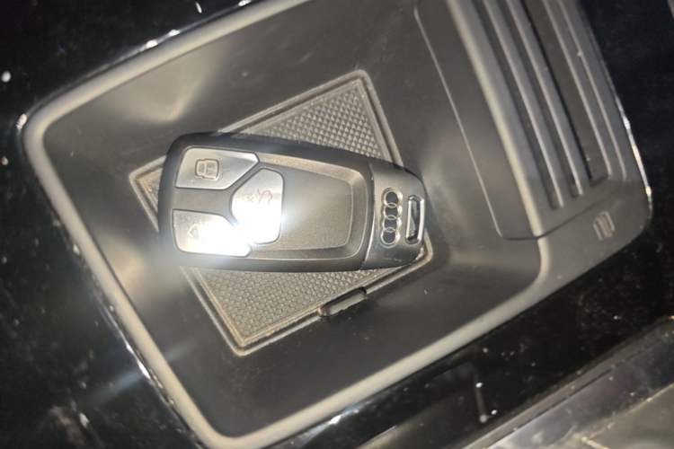 Used Audi Q5L 2022 Updated 40T Luxury Dynamic Edition Vehicle Key