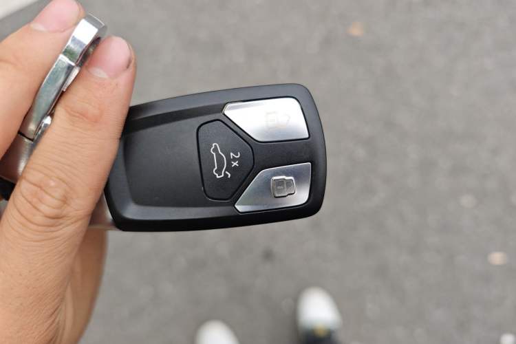 Used Audi Q5L 2022 40T Luxury Dynamic Model Vehicle Key
