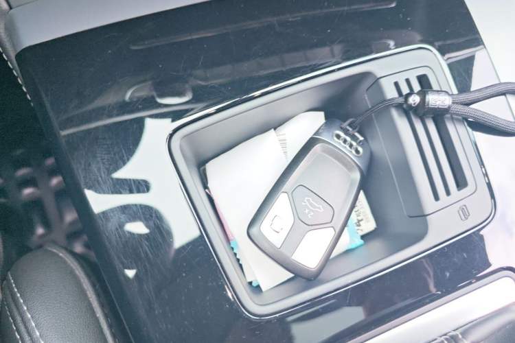 Used Audi Q5L 2022 40T Fashionable and Dynamic Model Vehicle Key