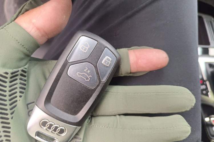 Used Audi Q5L 2022 40T Fashionable and Dynamic Model Vehicle Key