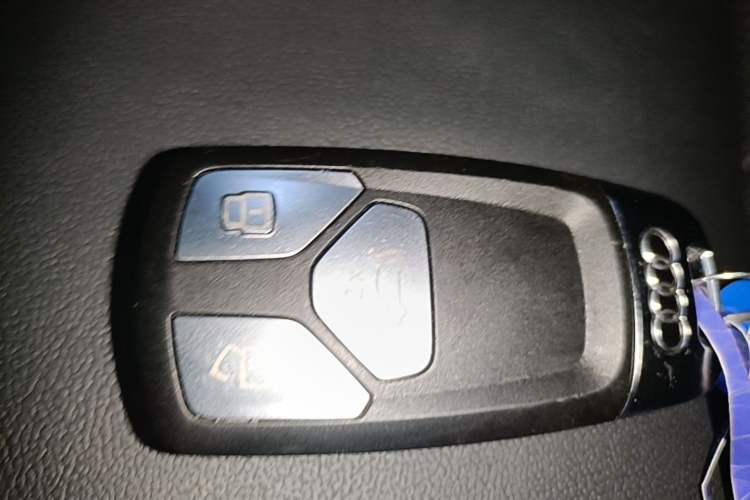 Used Audi Q5L 2022 40T Fashionable and Dynamic Model Vehicle Key