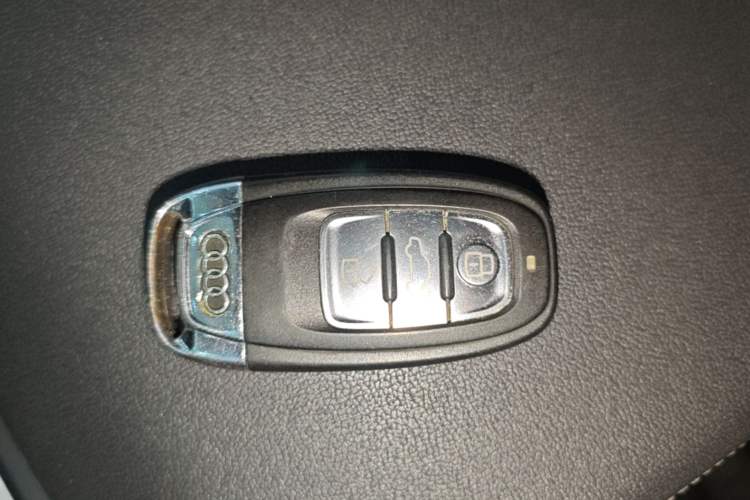 Used Audi Q5L 2022 40T Fashionable and Dynamic Model Vehicle Key