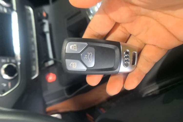 Used Audi Q5L 2022 40T Luxury Dynamic Model Vehicle Key