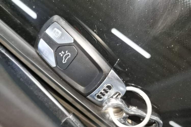 Used Audi Q5L 2022 40T Fashionable and Dynamic Model Vehicle Key