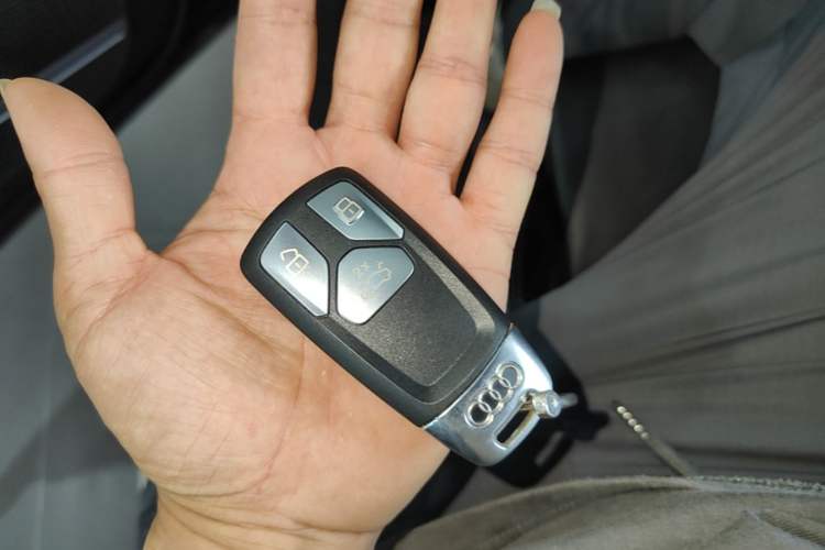 Used Audi Q5L 2022 Updated 45T Luxury Dynamic Version Vehicle Key