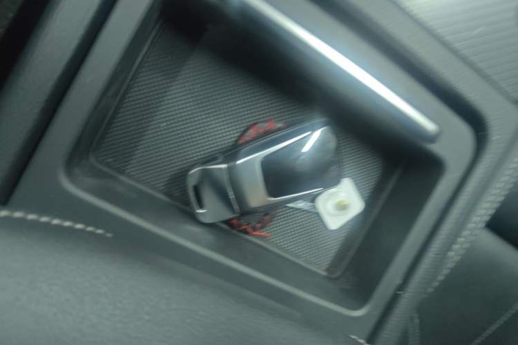 Used Audi Q5L 2022 40T Fashionable and Elegant Model Vehicle Key