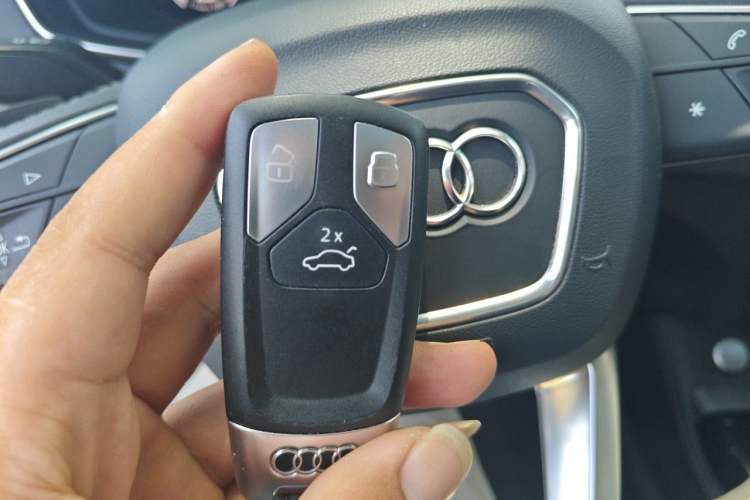 Used Audi Q5L 2022 40T Luxury Dynamic Model Vehicle Key