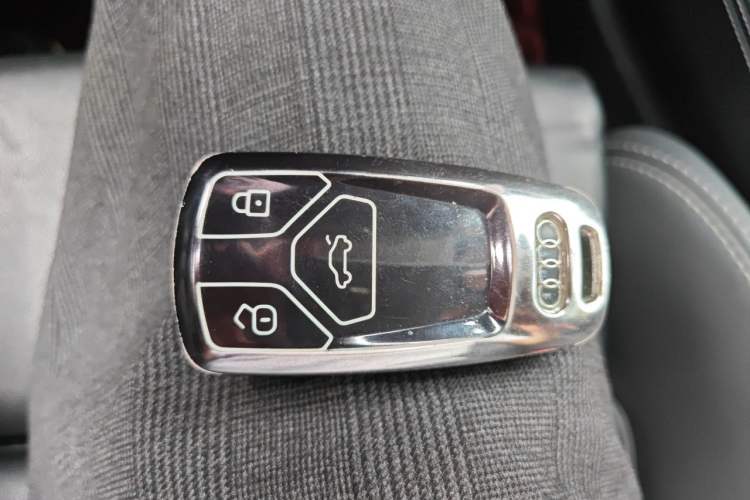 Used Audi Q5L 2022 Updated 45T Luxury Dynamic Version Vehicle Key
