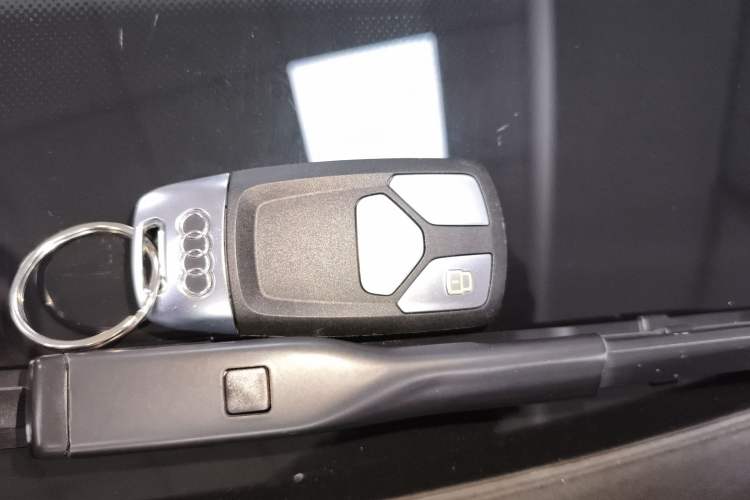 Used Audi Q5L 2022 40T Luxury Dynamic Model Vehicle Key