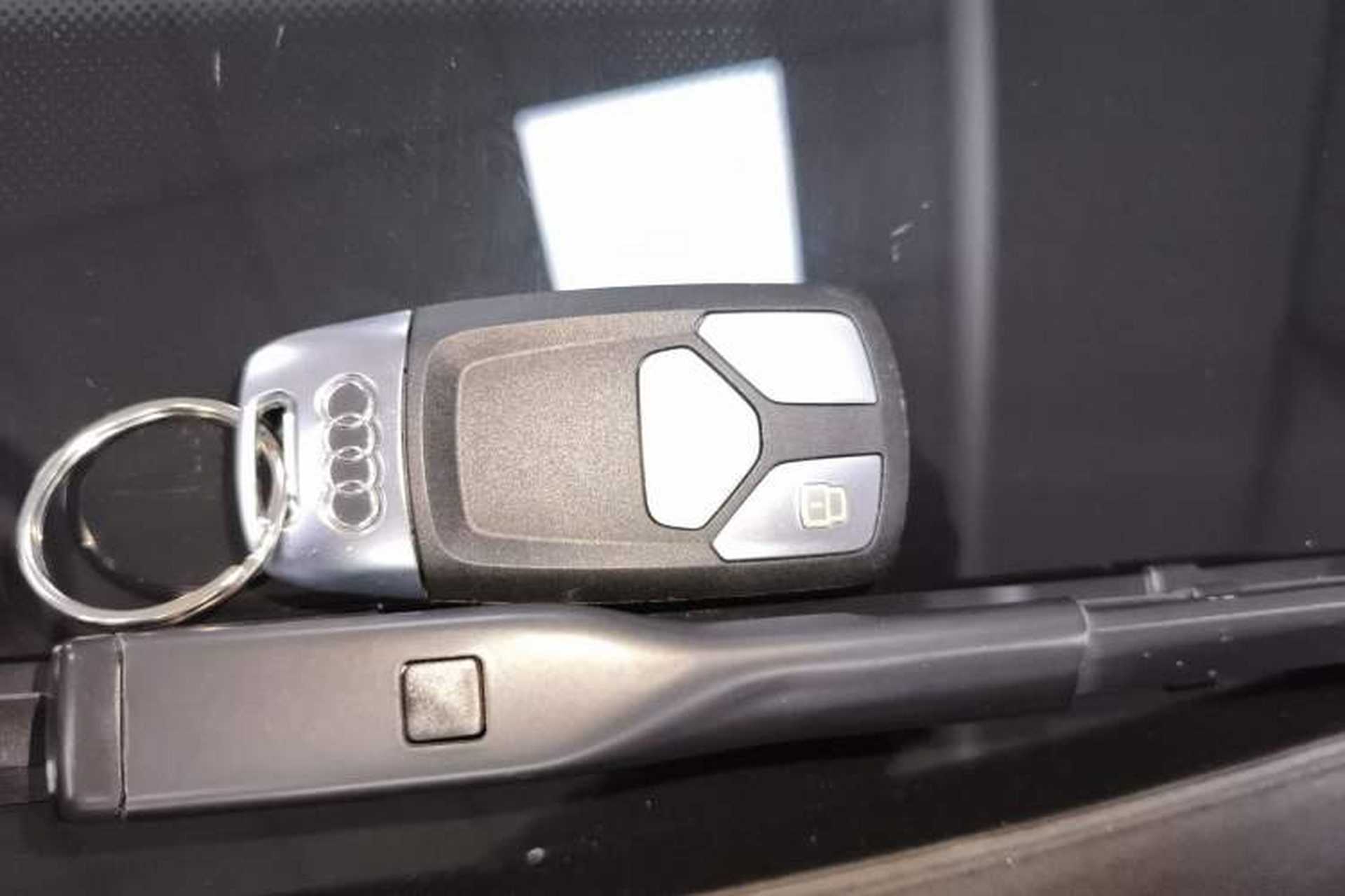 Used Audi Q5L 2022 40T Luxury Dynamic Model Vehicle Key