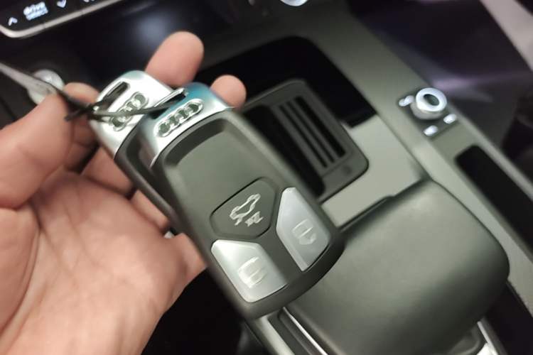 Used Audi Q5L 2022 Updated 45T Luxury Dynamic Version Vehicle Key
