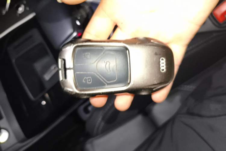 Used Audi Q5L 2022 40T Luxury Dynamic Model Vehicle Key