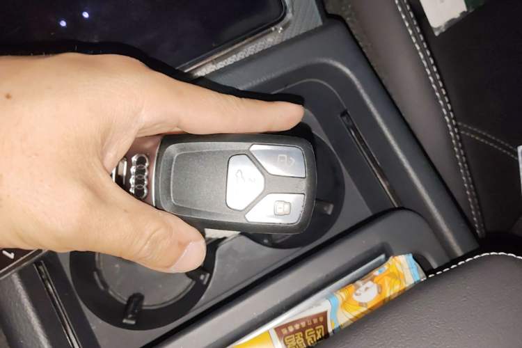 Used Audi Q5L 2022 40T Fashionable and Dynamic Model Vehicle Key