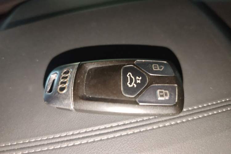 Used Audi Q5L 2022 40T Luxury Dynamic Model Vehicle Key