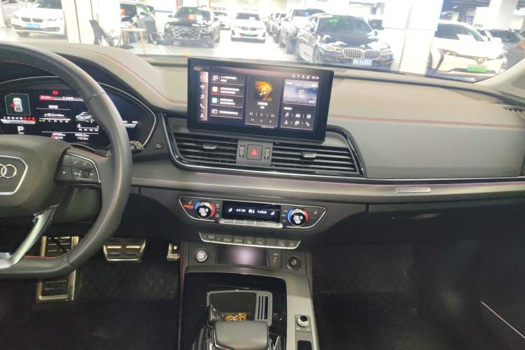 Used Audi Q5L 2022 40T RS Package Performance Model Audio And AC Panel