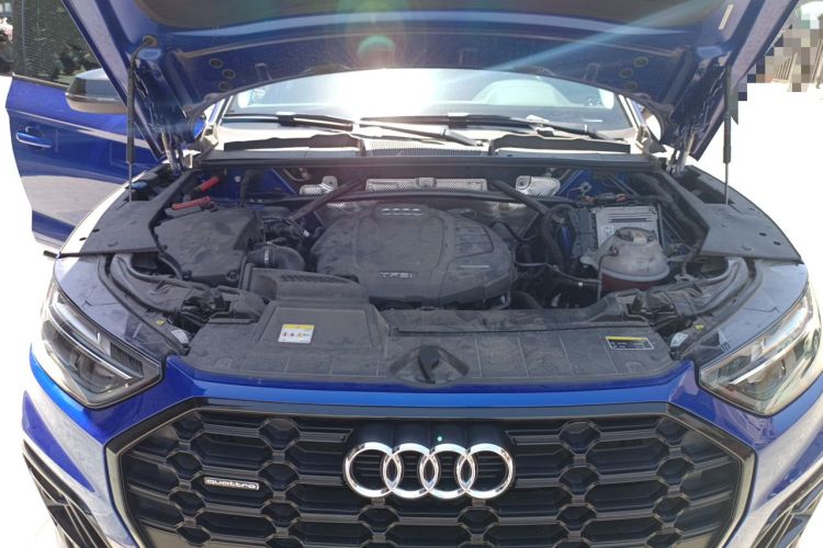 Used Audi Q5L 2022 40T RS Package Performance Model Engine Bay
