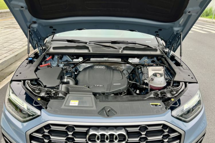 Used Audi Q5L 2022 40T RS Package Performance Model Engine Bay