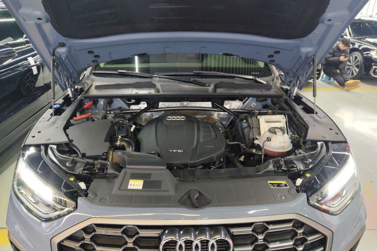 Used Audi Q5L 2022 40T RS Package Performance Model Engine Bay
