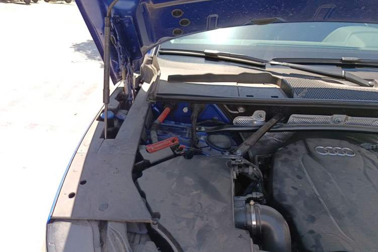 Used Audi Q5L 2022 40T RS Package Performance Model Engine Bay Right