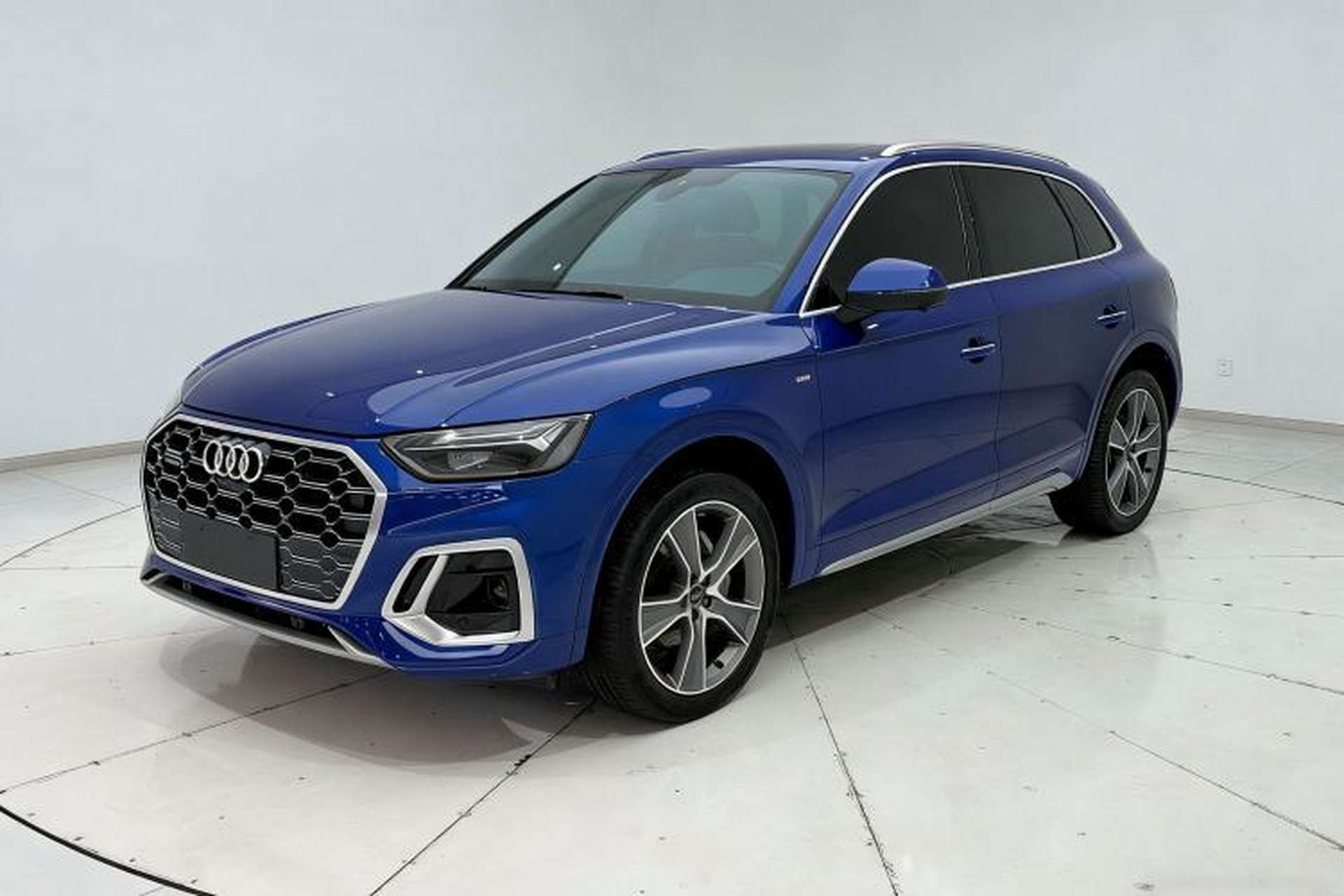 Used Audi Q5L 2022 45T Luxury Dynamic Model Front Left 45 Deg