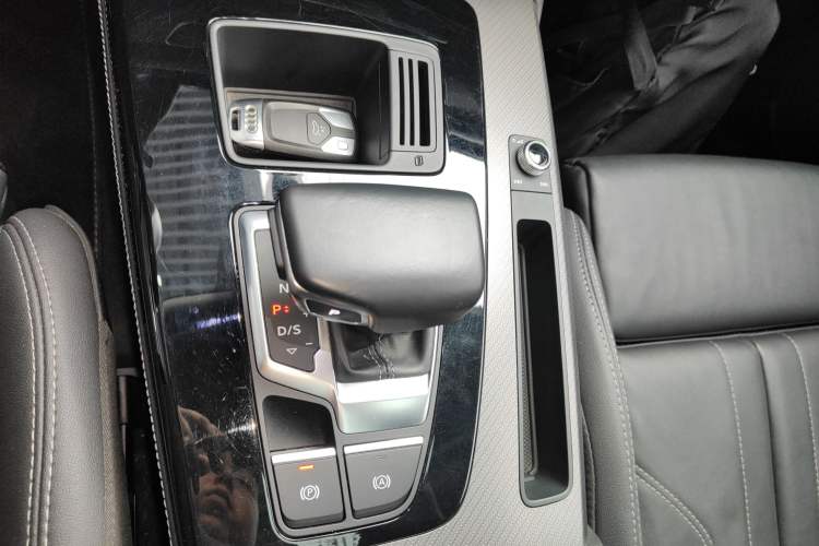 Used Audi Q5L 2022 Updated 40T Luxury Dynamic Edition Gear Lever