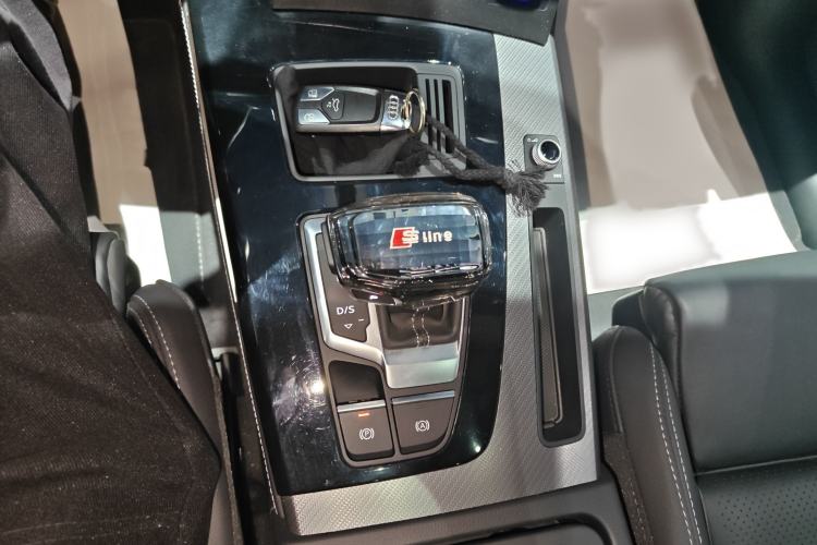 Used Audi Q5L 2022 Updated 45T Luxury Dynamic Version Gear Lever
