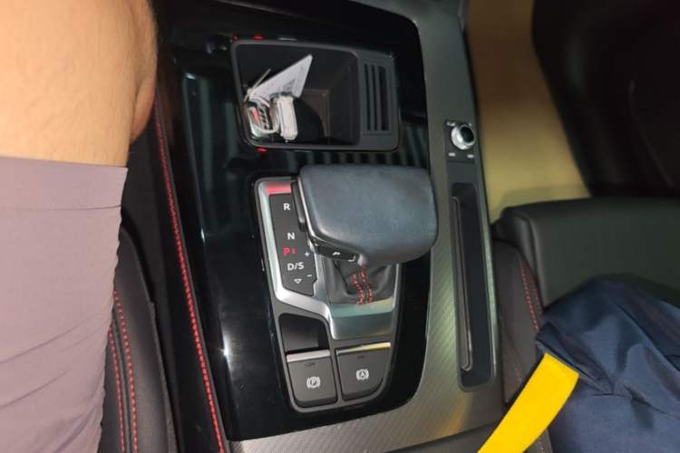 Used Audi Q5L 2022 40T RS Package Performance Model Gear Lever