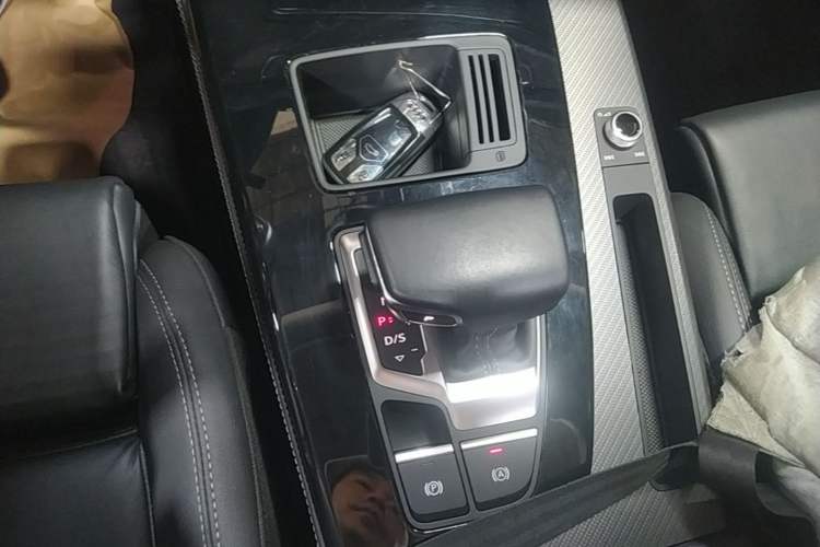 Used Audi Q5L 2022 45T Luxury Dynamic Model Gear Lever