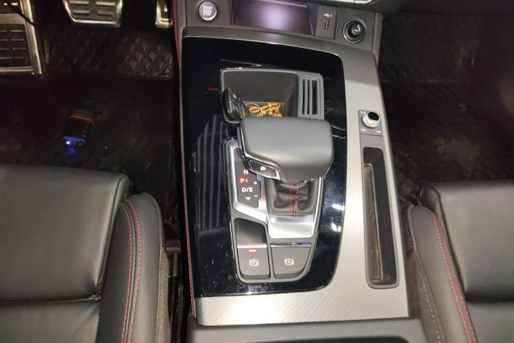Used Audi Q5L 2022 40T RS Package Performance Model Gear Lever