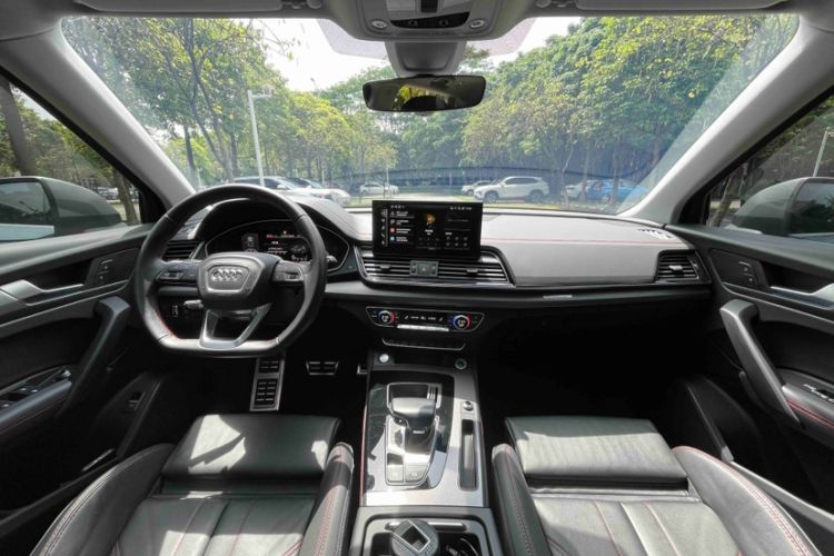 Used Audi Q5L 2022 40T RS Package Performance Model Interior 1