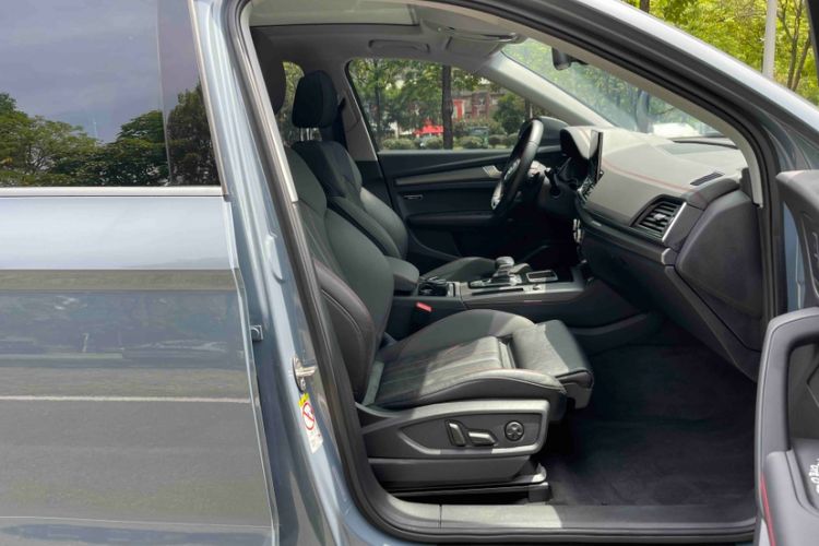 Used Audi Q5L 2022 40T RS Package Performance Model Interior 10