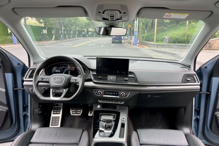 Used Audi Q5L 2022 40T RS Package Performance Model Interior 10