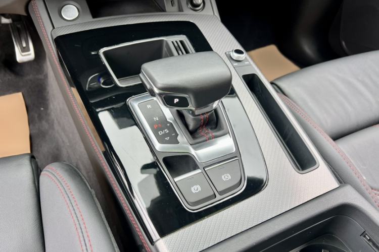 Used Audi Q5L 2022 40T RS Package Performance Model Interior 11