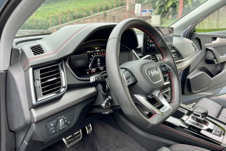 Used Audi Q5L 2022 40T RS Package Performance Model Interior 3