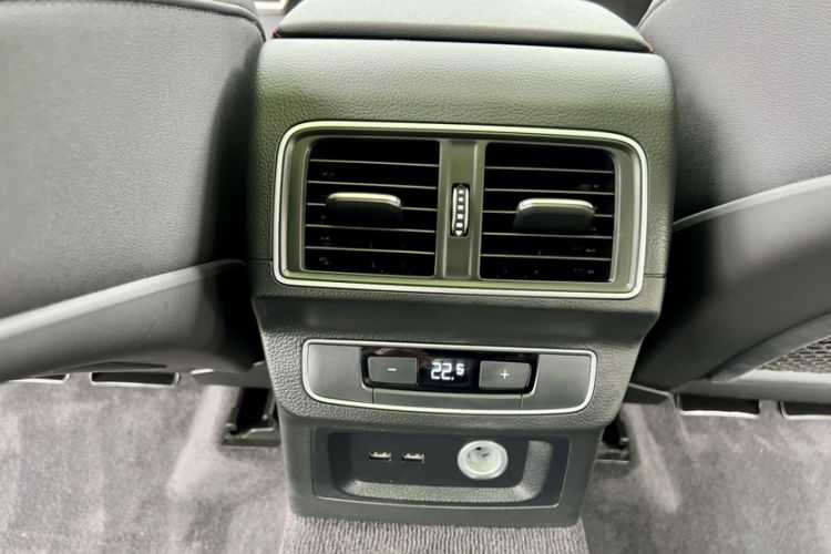 Used Audi Q5L 2022 40T RS Package Performance Model Interior 4