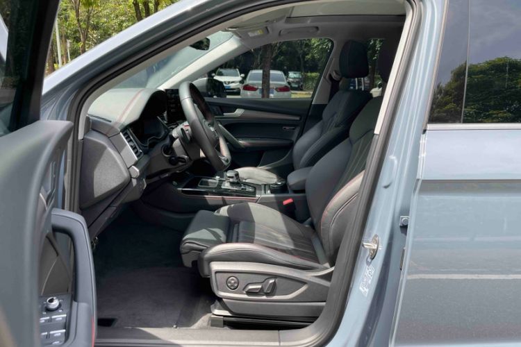 Used Audi Q5L 2022 40T RS Package Performance Model Interior 5