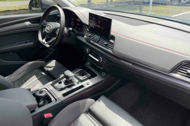 Used Audi Q5L 2022 40T RS Package Performance Model Interior 9